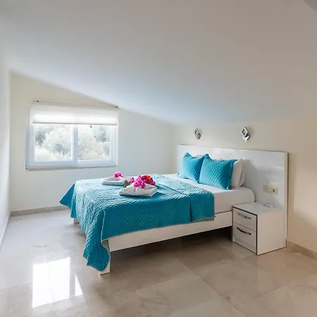 Skyler Villalari Villa
